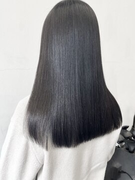 ココ 原宿(KOKO) 黒髪小顔レイヤーオリーブグレーココアベージュ顔まわりレイヤー