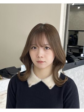 アイル(I'LL) ミルクティーベージュ/Wカラー/くびれヘア/ミディアムレイヤー