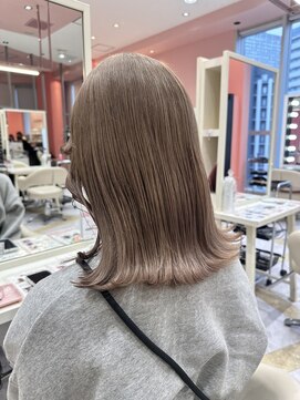 リー 梅田(Lee) ブリーチ2回♪ミルクティーグレージュ