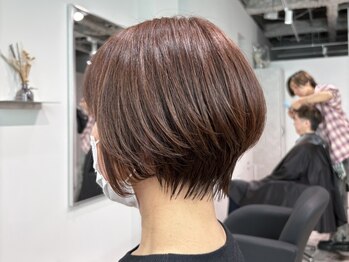 ハーツ 船橋(HEARTS)の写真/【大人のお洒落を応援し続けるサロン】自然に馴染む脱白髪染めは、デザイン性のあるスタイルも叶う！
