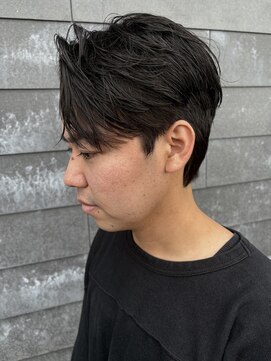 ヒュイル バイ ニアウ(Hwyl by Niau) メンズマッシュセンターパートスパイラルパーマニュアンスパーマ