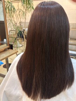 ケイズギャラリーイースト(KS GALLERY EAST)の写真/《天候よる癖毛や湿気悩みのある方必見》違和感のないナチュラルな仕上がりのストレートに仕上げます。