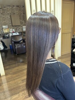 細めの隠れハイライトでちょっと違うカラーを楽しめる◎カラーバリエーションを楽しんで！！