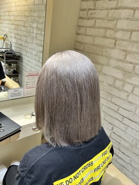 リア 布施店(Lia) シルバーカラー