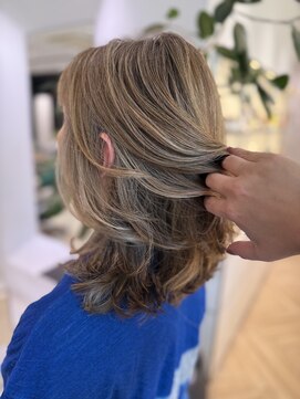 ステア ケース(stair case) リタッチのみで簡単メンテナンス 白髪ぼかしハイライト