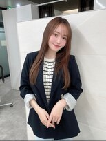 カミエ(kamie) セミロングのツヤブラウン×大人っぽいレイヤーカット