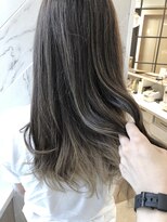 巻き髪に抜け感☆バレイヤージュ
