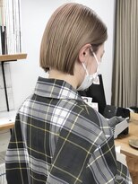 コス(kos) 『nanuk*ueki』ハイトーンボブ*ミルクベージュ