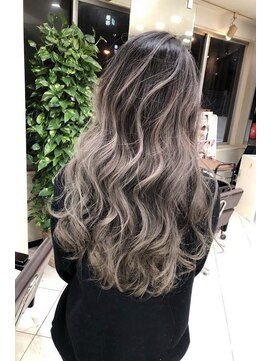 リア 大阪梅田(Ria) ~バレイヤージュカラー~【Ria 大阪 梅田】