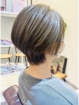 クオリア(Quaria) 艶感アッシュ♪ハンサムショート♪