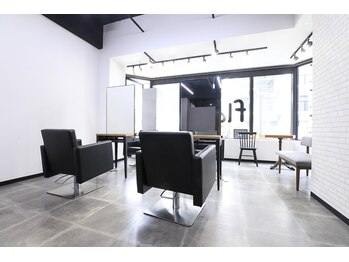 hair flores by HEADLIGHT 川崎店 【フローレス　バイ　ヘッドライト】