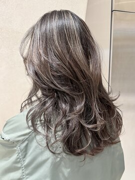 イマイ ケイアウラ(imaii k-aura) 外国人風/ハイライト/レイヤーミディ/グレージュ