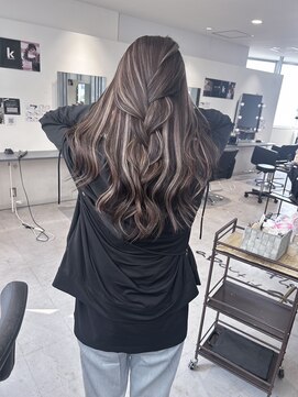 キング(K!ng) ハイライトカラーミルクティーベージュレイヤーカット