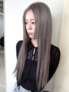 ロイオブジゼル(roi of GiseL) ロング ハイトーン ブリーチ ミルクティーグレージュ 10代20代