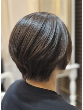 骨格補正で作る後ろ姿美人ショート