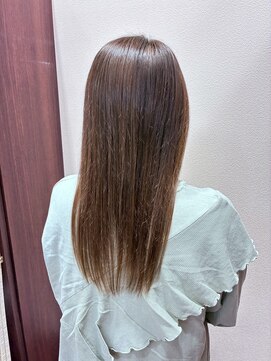 アクセ ハイライトカラー艶カラーカーキベージュミディアムヘア髪質改善
