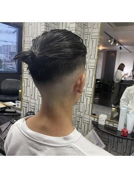アローズ 久留米店(arose) メンズヘアバーバースタイル×黒髪スキンフェードカット20代30代