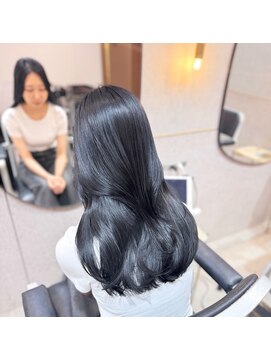 ルームバイシー 新宿(Loom. by Sea) 〇小顔韓国風レイヤーカット×ブルーブラック