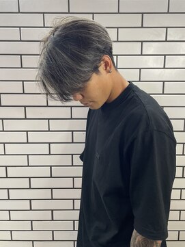 ラフ バイ マグ 南松本(R.A.F. by Mag) ハイライトツーブロックセンターパートコンマヘア前下がり