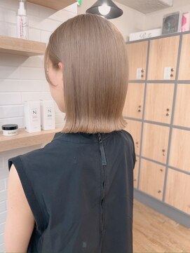 ネオリーブ クーロ(Neolive curro) イメチェン　ミルクティーベージュ×ブリーチありのダブルカラー