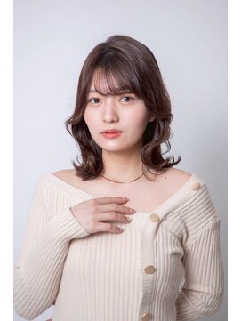 ルフュージュ バイ プロデュース 相模大野店(Refuge by Produce) 外ハネミディアム/ココアブラウン/バタフライカット