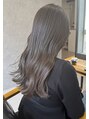 フー(feu) 赤みのない透明感ベージュカラー。