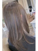 ミコノス(MYKONOS)&nbsp;ブリーチ無しのグレージュハイライトカラー