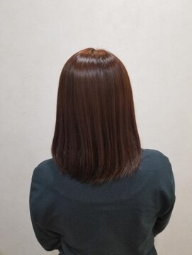 ネリネ 北千住駅東口学園通り前(Nerine) うるツヤミディアムボブ