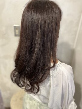 ダッチェス(DUCHESS) 毛先カールのミディアムスタイル