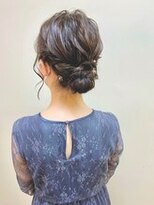 ディア(.eer)&nbsp;ミディアム × シニヨン // 切りっぱなしボブのアップスタイル