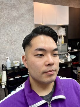 ヘアサロン シュウ 【戸田公園5分/メンズバーバー】コームオーバースキンフェード