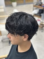 レヴィア(REVIA)&nbsp;メンズカットニュアンスパーマ眉毛カットフェードカット