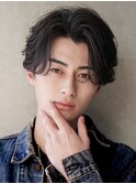 スーツ短髪ツーブロック束感モテる黒髪シークレットパーマ流行