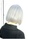 ホワイトシルバーのサラストボブ☆☆☆