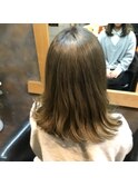 オリーブグレージュ