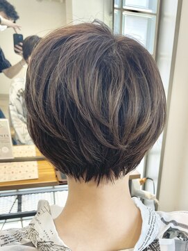 カルゥグラッシー(KALOU glassi) 脱白髪染め・ハイライトカラー・大人ショートボブ[寺野克]