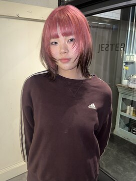 ジェスター(JESTER) 〈atsuno〉ウルフボブとピンクルーツ