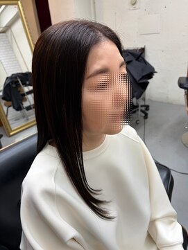 クロップ(CROP) 顔周りに低めのレイヤーで軽さをプラス！ ミディアムヘアです！