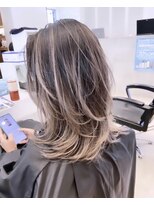 モアナバイヘッドライト 曽根店(Moana by HEADLIGHT)&nbsp;Moana#ミディアムレイヤー#白髪ぼかしハイライト