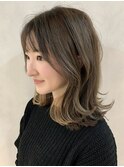 くびレイヤーくびれヘアワンカールインナーカーキペールベージュ