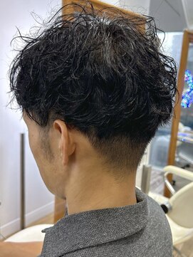 ヘッズ 本八幡店(HEADS) MEN'S HAIR  センターパート　ツイストスパイラル　コンマヘア