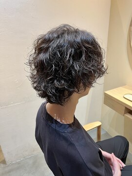 ソウスシア(SOURCE cia) ミディアムウルフスパイラルパーマサーフカール【佐藤和弥】