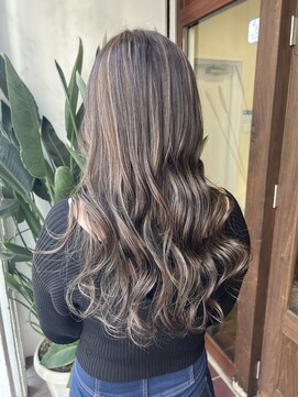 アン(Hair make un) ハイライトカラー