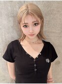 ベージュ