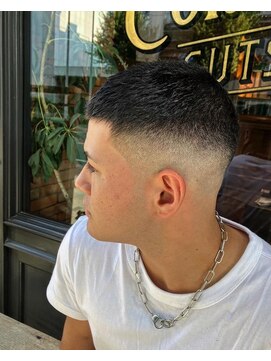 フォーコーナーズ(Four Corners) フェードカット