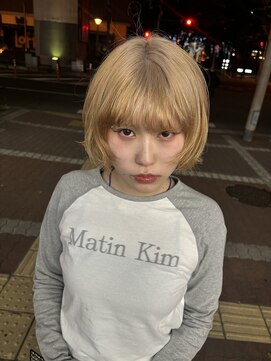 ミミー(mimiiy) 黒染め、パーマ履歴からブロンド