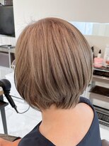 グランデュール 藤枝店(GRANDEUR)&nbsp;白髪を活かした透明感ショート