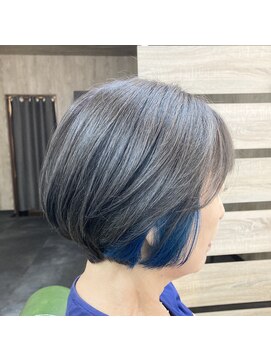 時わすれの森 インナーブルーのグラデーションボブ