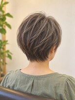 aptas 青山/表参道 白髪染め/白髪ぼかしハイライト/ボリュームアップエクステ&nbsp;表参道/青山/丸みと毛流れの大人ショート