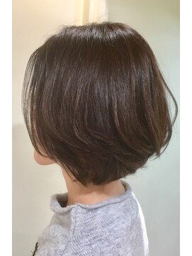 テラス アヴェダ 大丸心斎橋店(Terrace AVEDA) 前下がりボブ